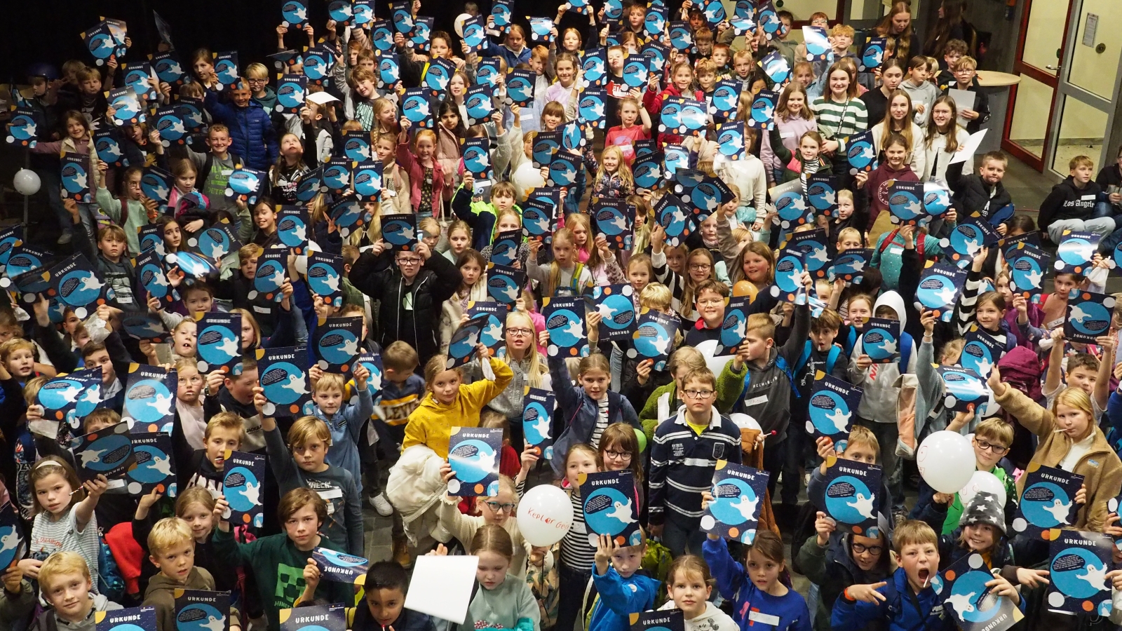 Knapp 200 kleine Gespenster suchen den Keplergeist